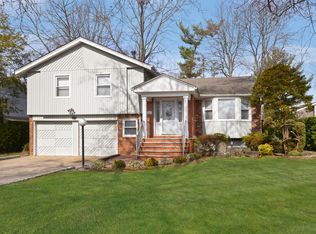 142 Country Village Ln, New Hyde Park, NY 11040