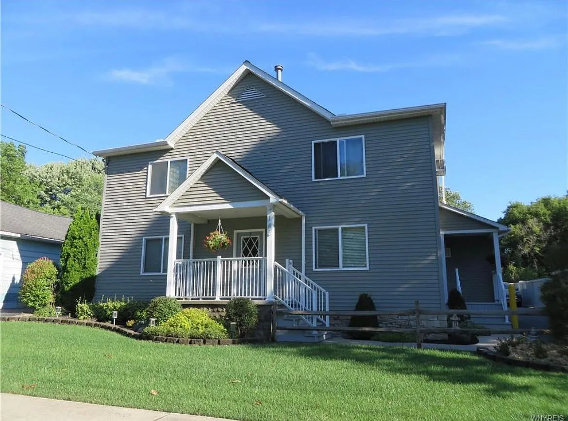 145 Caledonia St — Photo 1