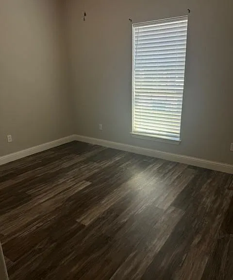 116 Lampassas Dr — Photo 5