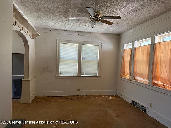 5th image of 613 W Shiawassee St