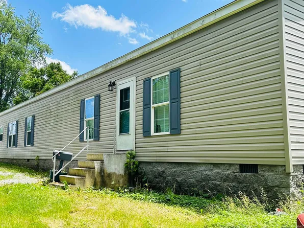 318 N 4th St, Boonville, IN 47601