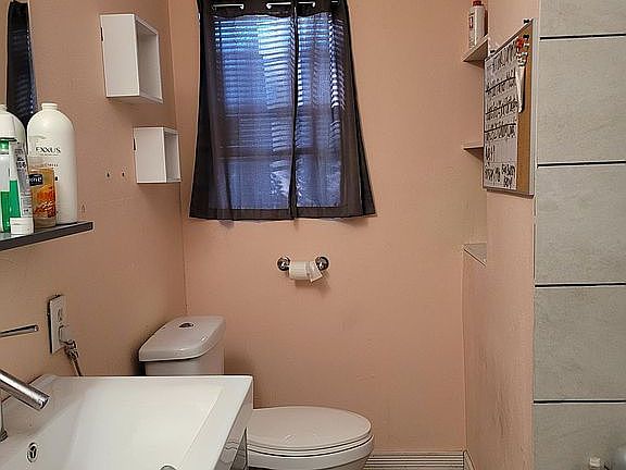 5th image of 601 Camp Dr