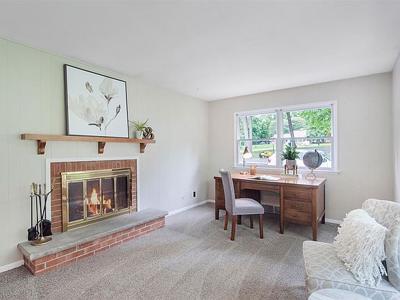 4th image of 1732 Sevenoaks Dr
