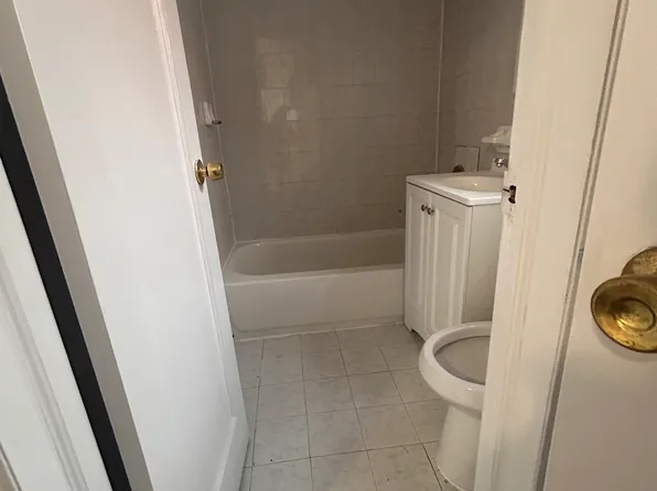 3305 143rd St, Flushing, NY 11354