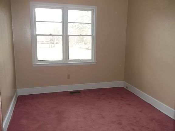 4th image of 879 Highland Grove Ave