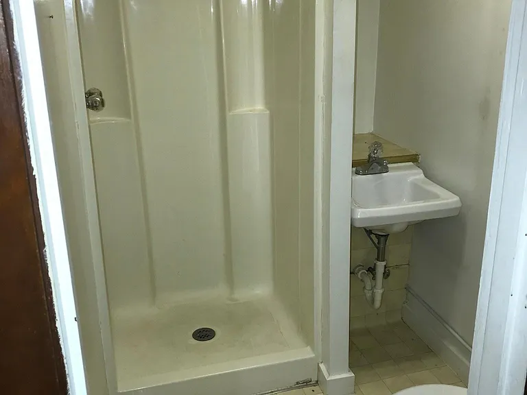596 E Maiden St #2 — Photo 5