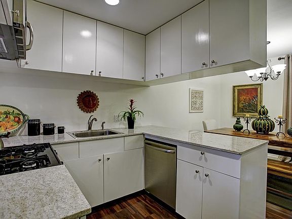 4th image of 8211 Katy Fwy APT 32