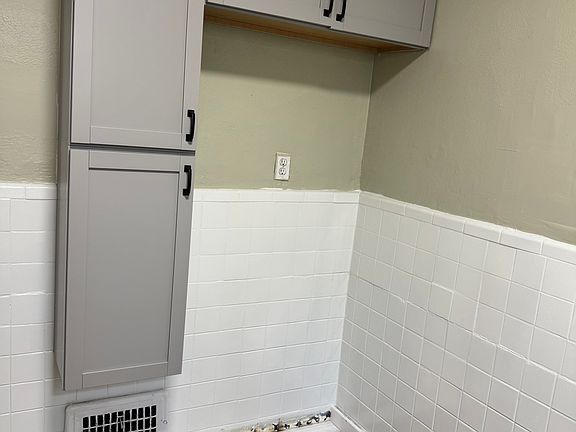 5th image of 2419 Mary Ave