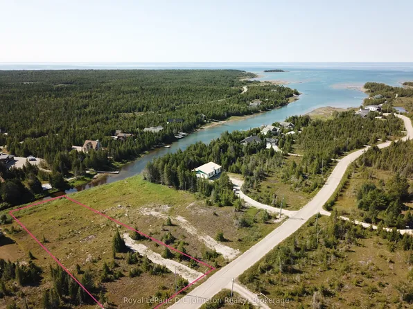 17 Bay Shore Ave N, Northern Bruce Peninsula, ON N0H 2R0
