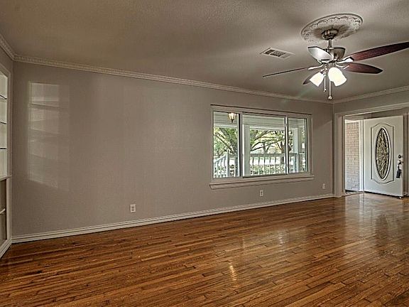 3rd image of 215 Overhill Dr