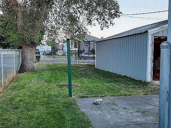 4th image of 4304 E Grace Ave
