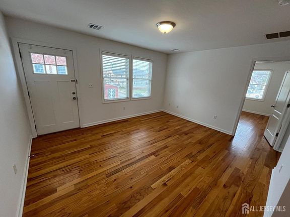 4th image of 16 E Kupsch St APT C