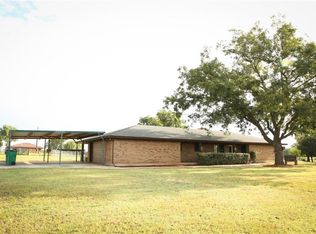 286 S Meadows Dr, Decatur, TX 76234