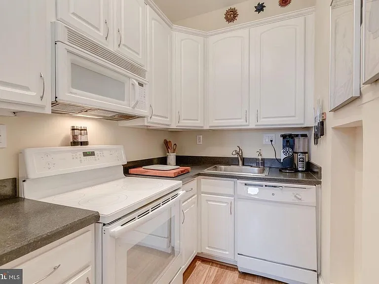 1615 Q St NW #1207 — Photo 13