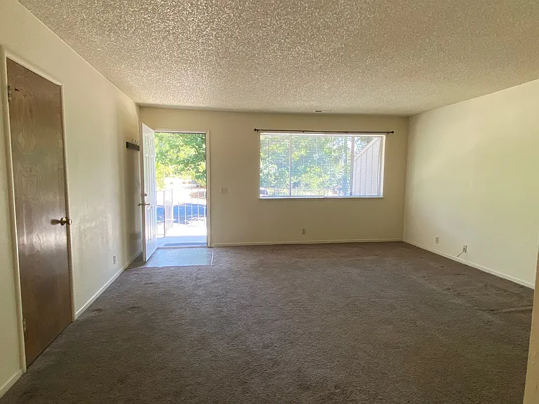 354 Pleasant St — Photo 15