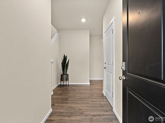 3rd image of 18427 111th Avenue E