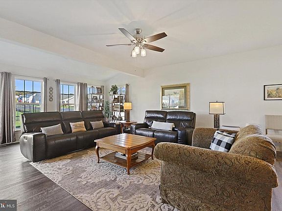 4th image of 951 Maigold Dr