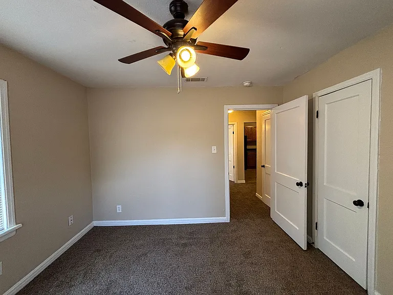 2616 S Harrison St — Photo 12