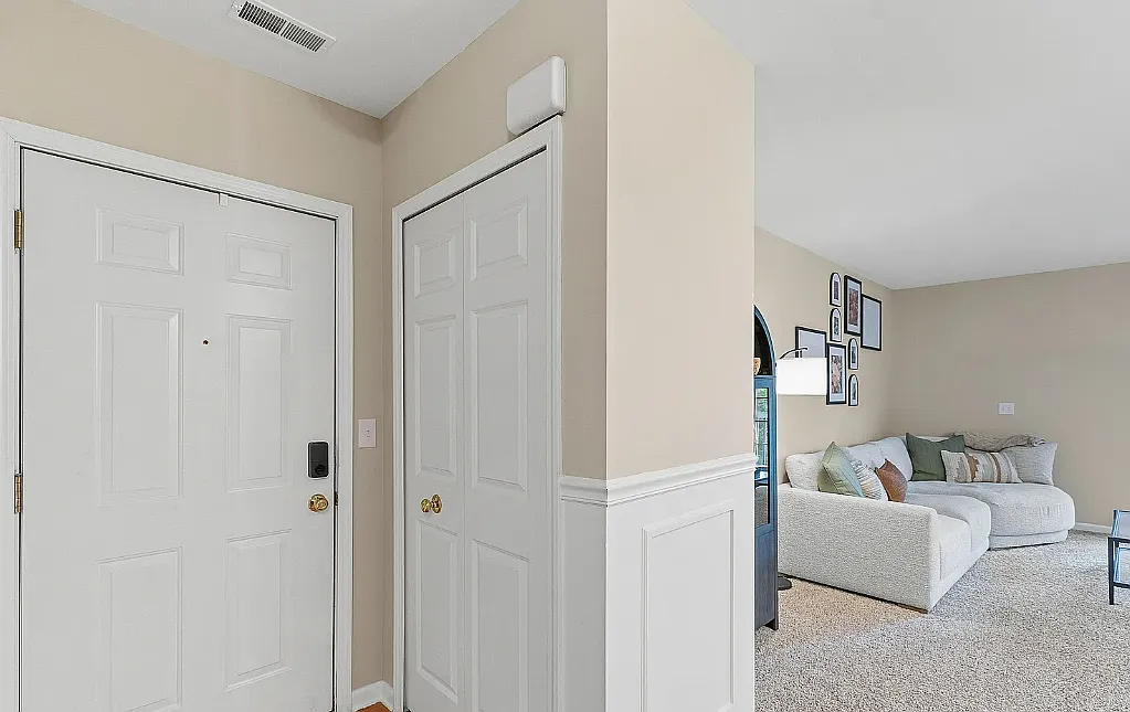 2 bed, 1195 sqft, $1,900 — Photo 1