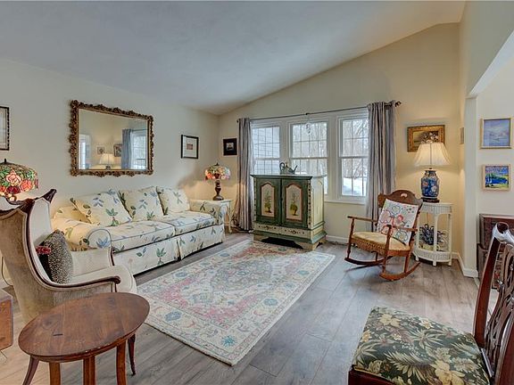 4th image of 11 Elm Dr
