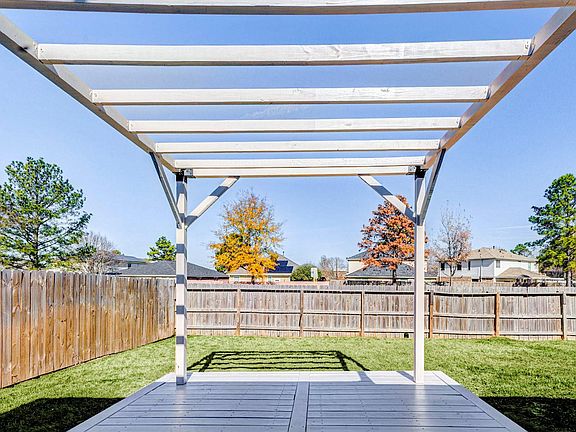 4th image of 714 Silver Cliff Ln