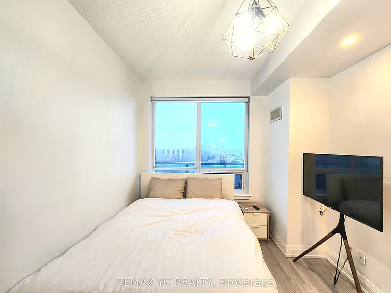 7165 Yonge St #1007 — Photo 9
