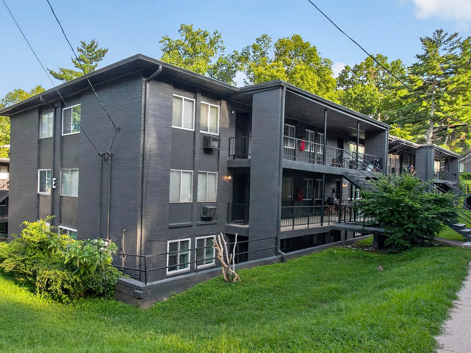 550 Harding Pl — Photo 2
