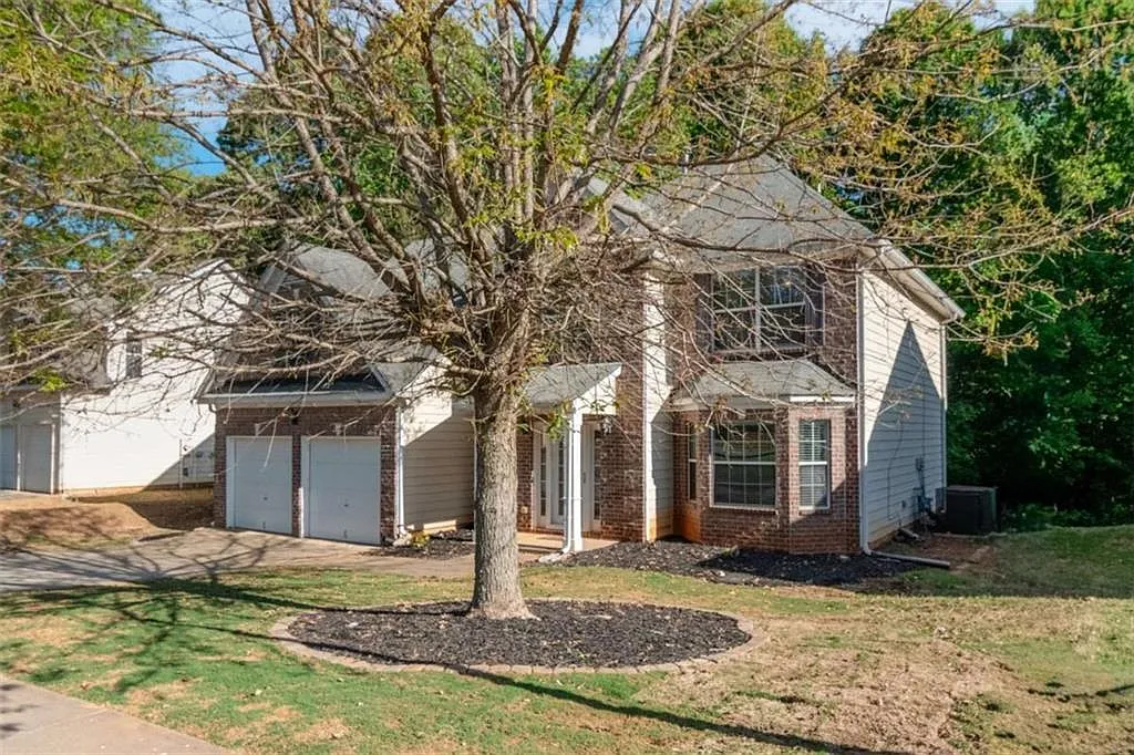 4 bed, 2.5 bath, 2816 sqft, $2,995 — Photo 3