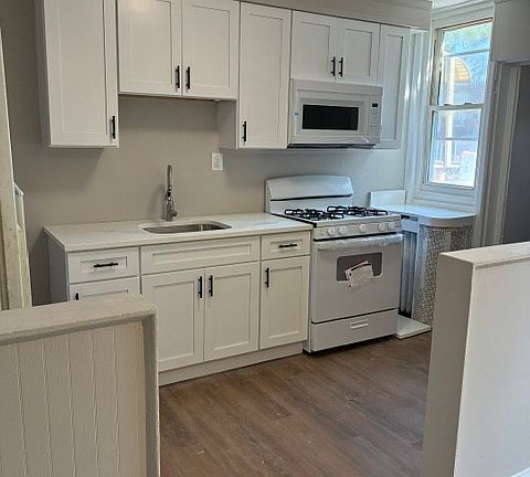 3rd image of 4921 Rosehill St