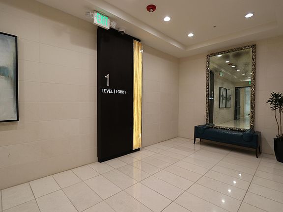 Lobby elevator