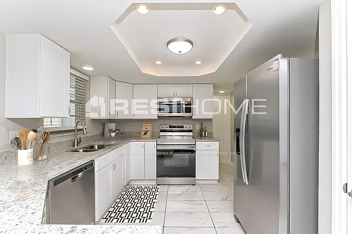 7230 Lincoln Park Ln — Photo 2