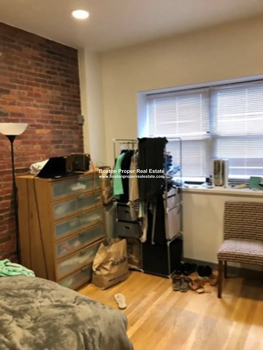 Studio, 300 sqft, $2,000 — Photo 2