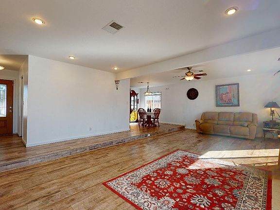 4th image of 32239 Coronation Dr