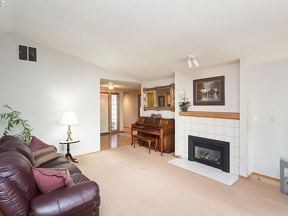 5th image of 16019 SE 35th St