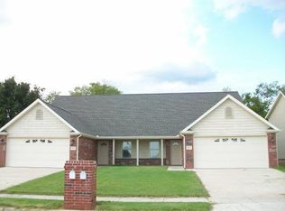 810 Baker St NW, Gravette, AR 72736