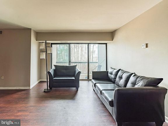 4th image of 15708 Dorset Rd APT 203