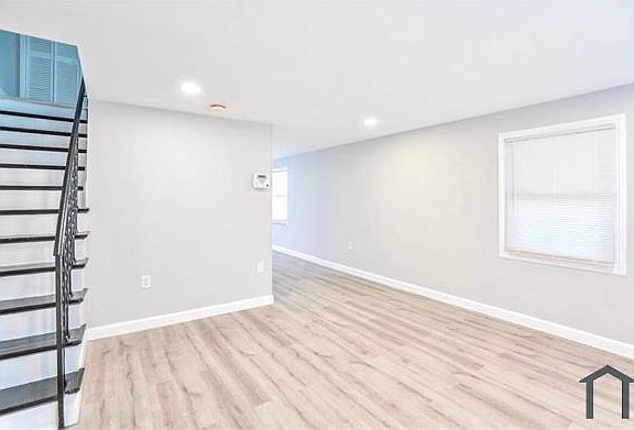 5th image of 1620 Lyle Ct