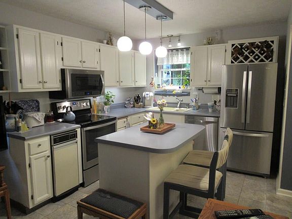 3rd image of 1487 E Cedar Thorn Dr