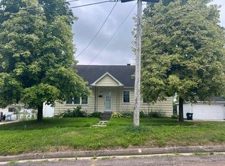 105 Center St, Elroy, WI 53929