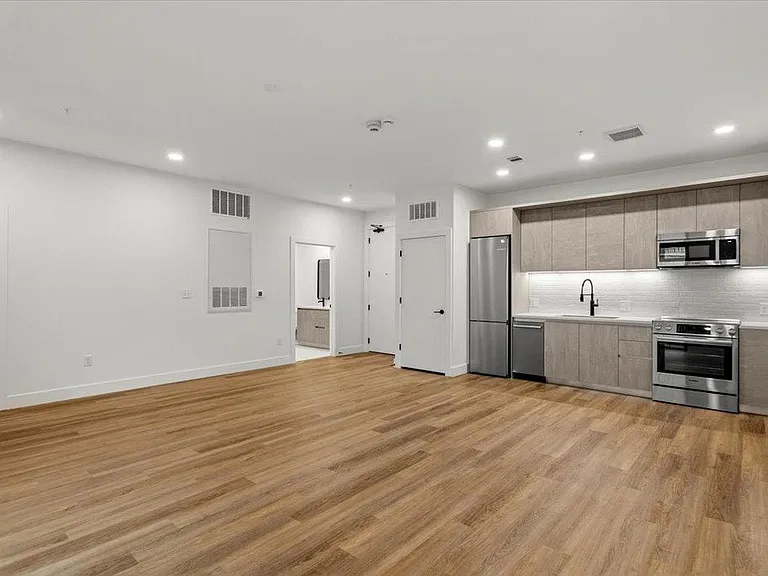 4315 S Congress Ave #312 — Photo 7