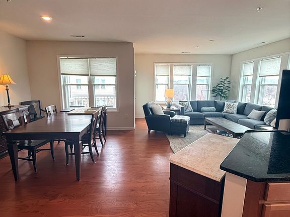 5th image of 120 University Ave #2301