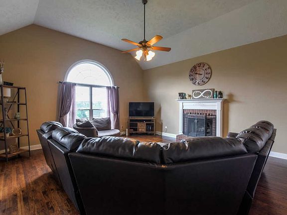 3rd image of 215 Bonifay Dr