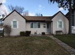 1 Washington Dr, Lindenhurst, NY 11757