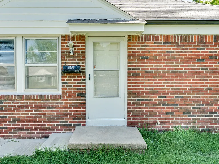1712 N Belmont Ave — Photo 45