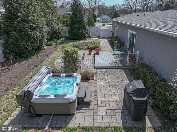 3rd image of 8203 Forest Glen Dr