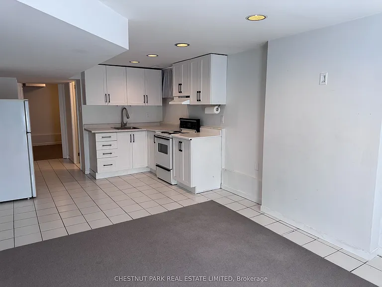 10 Wroxeter Ave #LOWER — Photo 6
