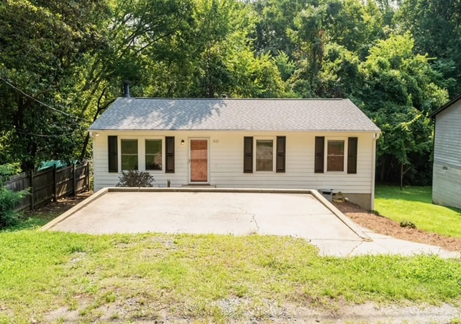 Charming 2 bed/2bath with flex space and amazing outdoor area! — Photo 4