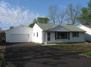 1112 13th St E, Glencoe, MN 55336