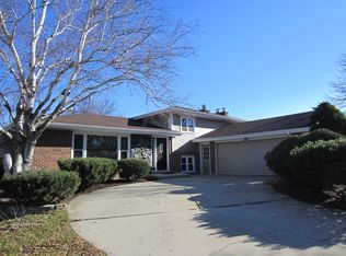 8523 Harvest Ln, Darien, IL