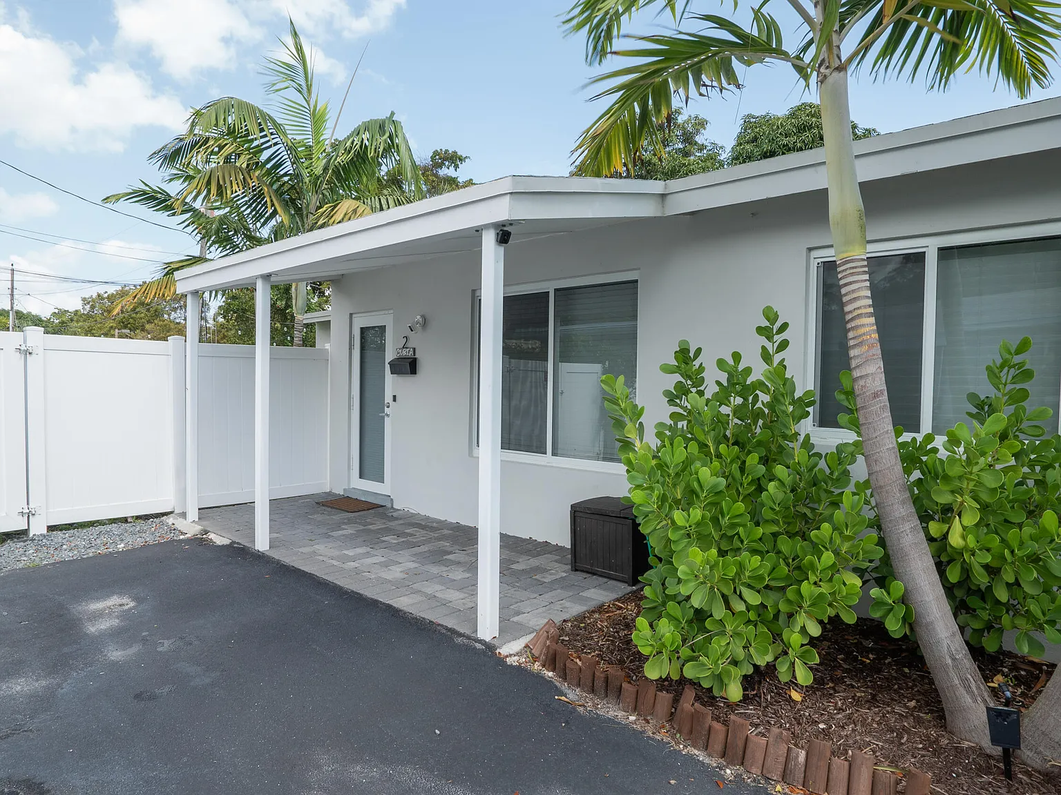 3 bed, 2.0 bath, 1200 sqft, $2,700 — Photo 4